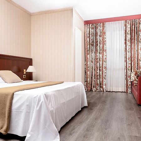 Hotel Poli Castelnovo di Sotto Bagian luar foto