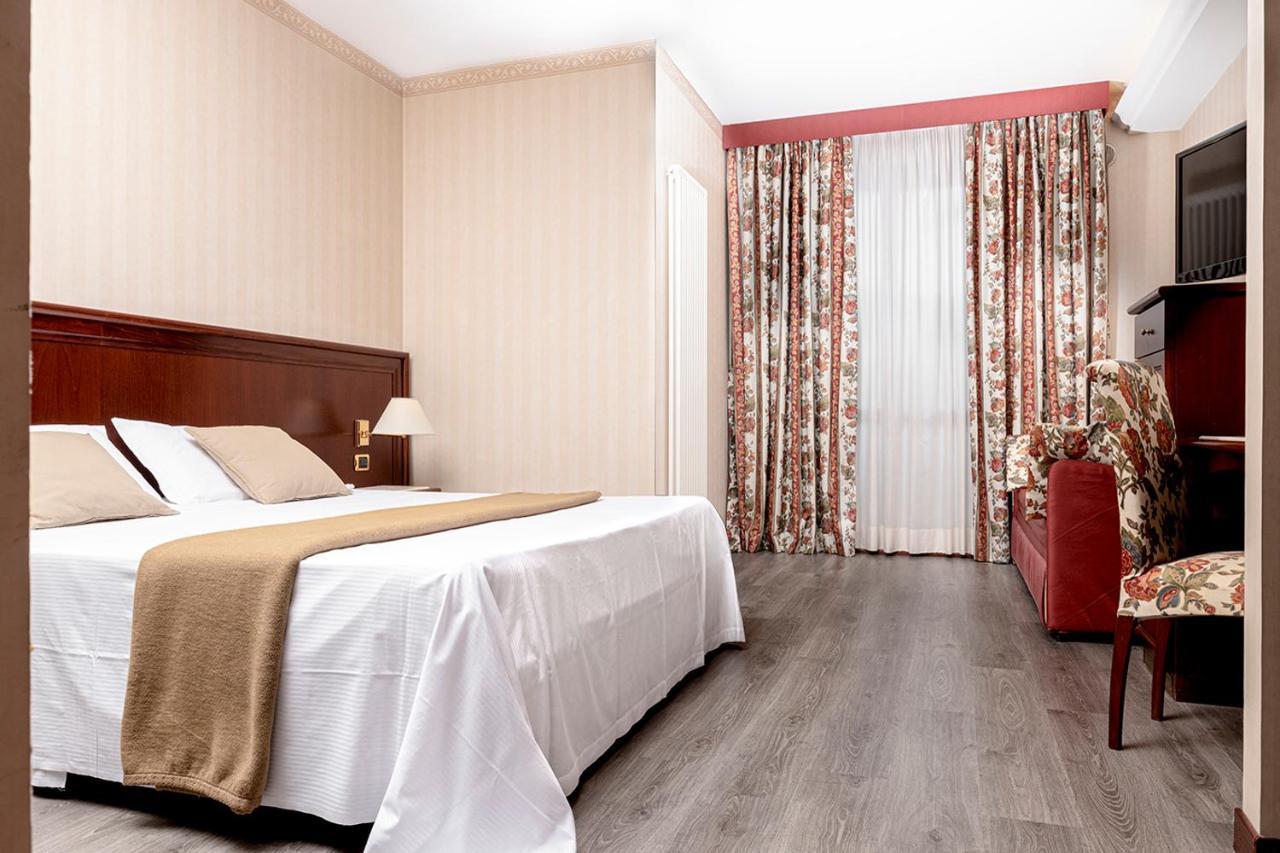 Hotel Poli Castelnovo di Sotto Bagian luar foto