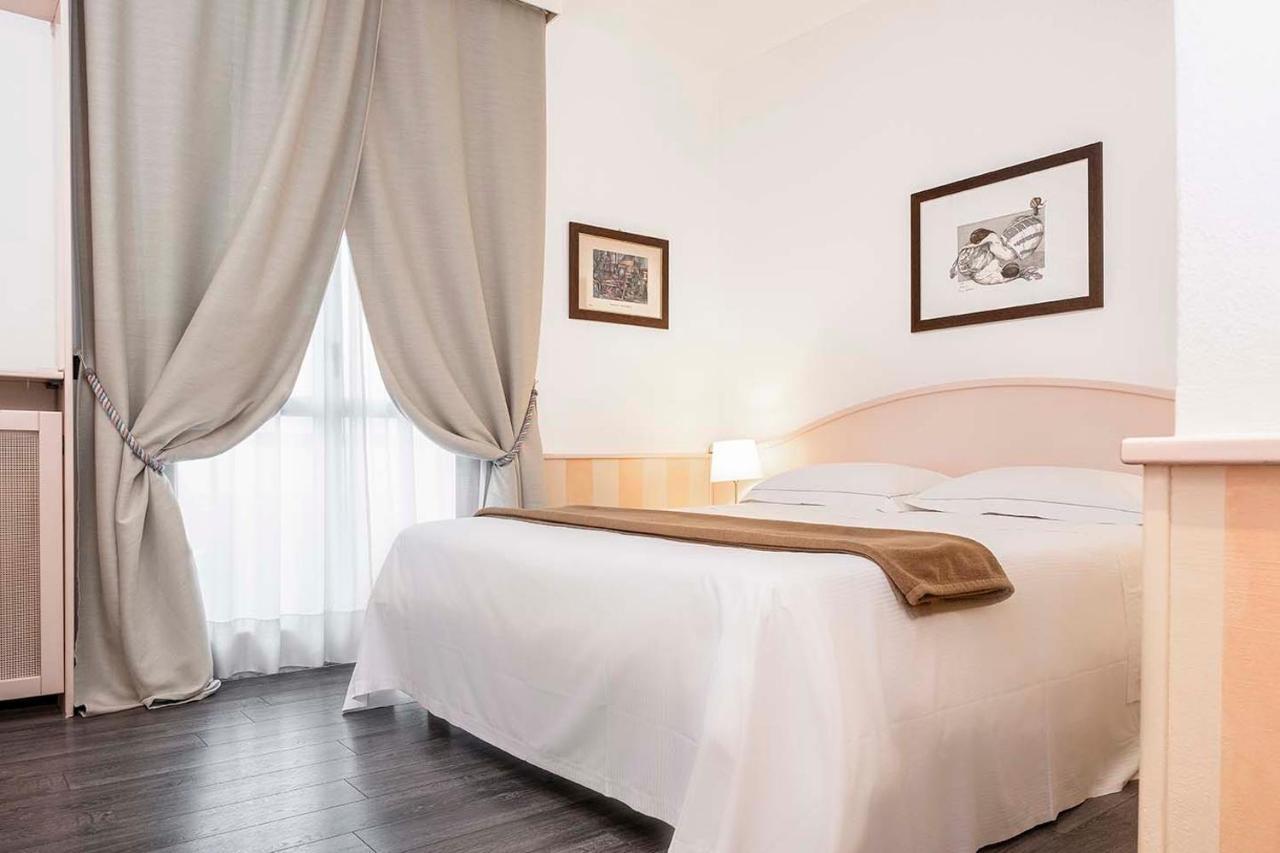 Hotel Poli Castelnovo di Sotto Bagian luar foto